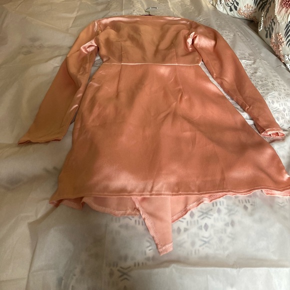 Missguided - NWT - Silky Plunge Wrap Shift Dress- Dusky Pink - Size 1 - Picture 4 of 4